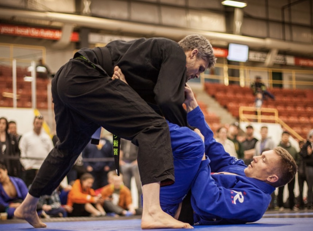 Adult students drilling self-defence grappling techniques on the Underground mats